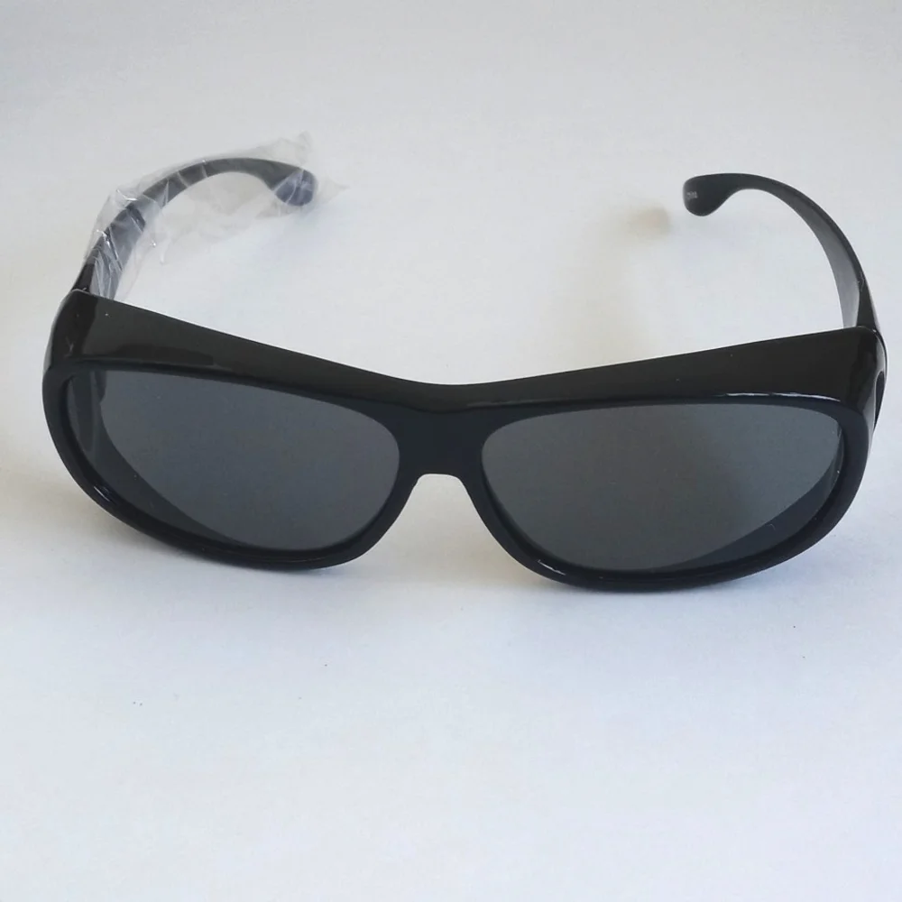 Yogo Vision Black Polarized Sunglasses w Case (Fits Over Your Own Eye Glasses)
